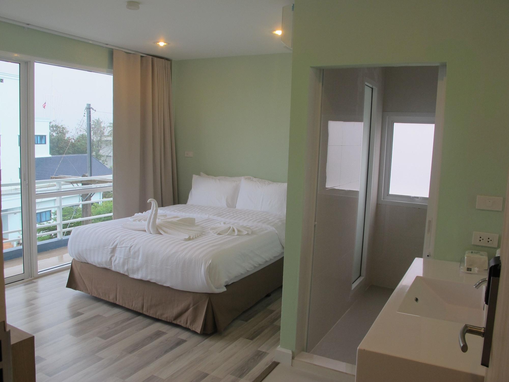 Hotel Nantra HHQ Esterno foto