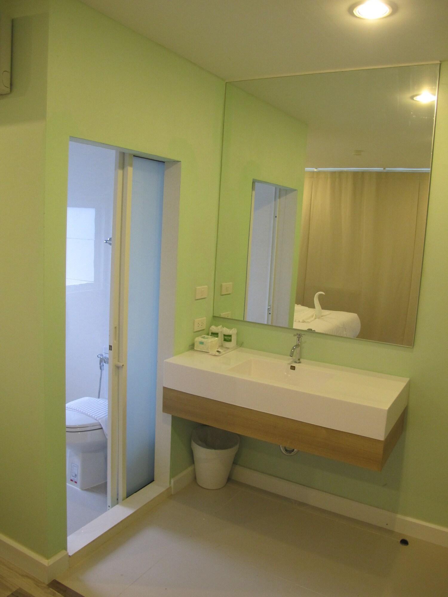 Hotel Nantra HHQ Esterno foto