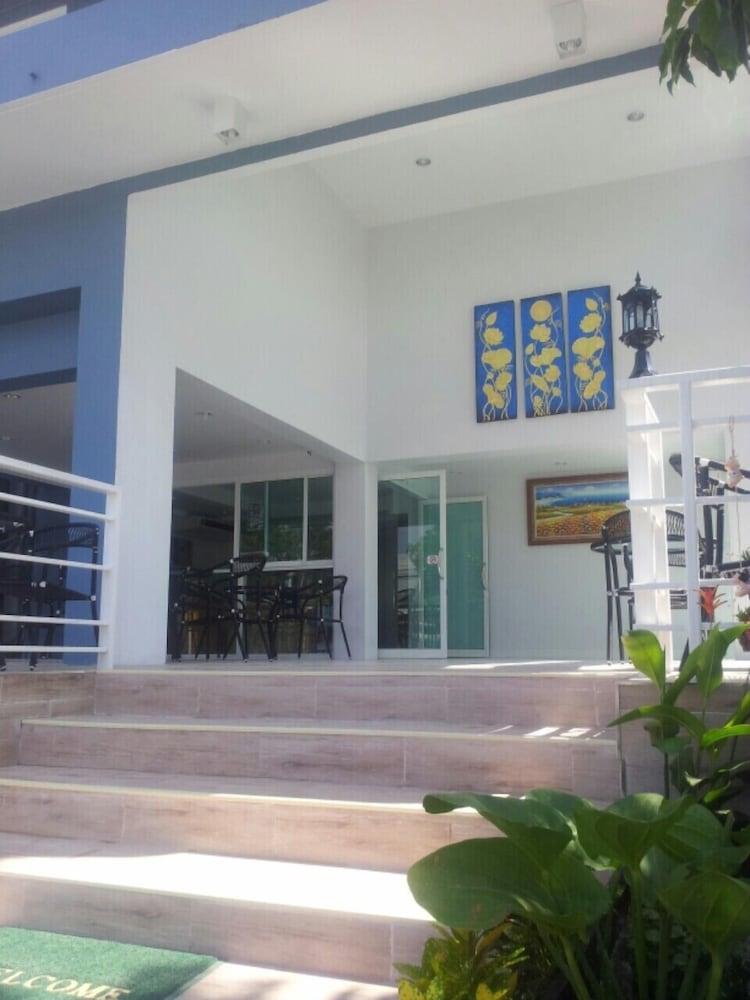 Hotel Nantra HHQ Esterno foto