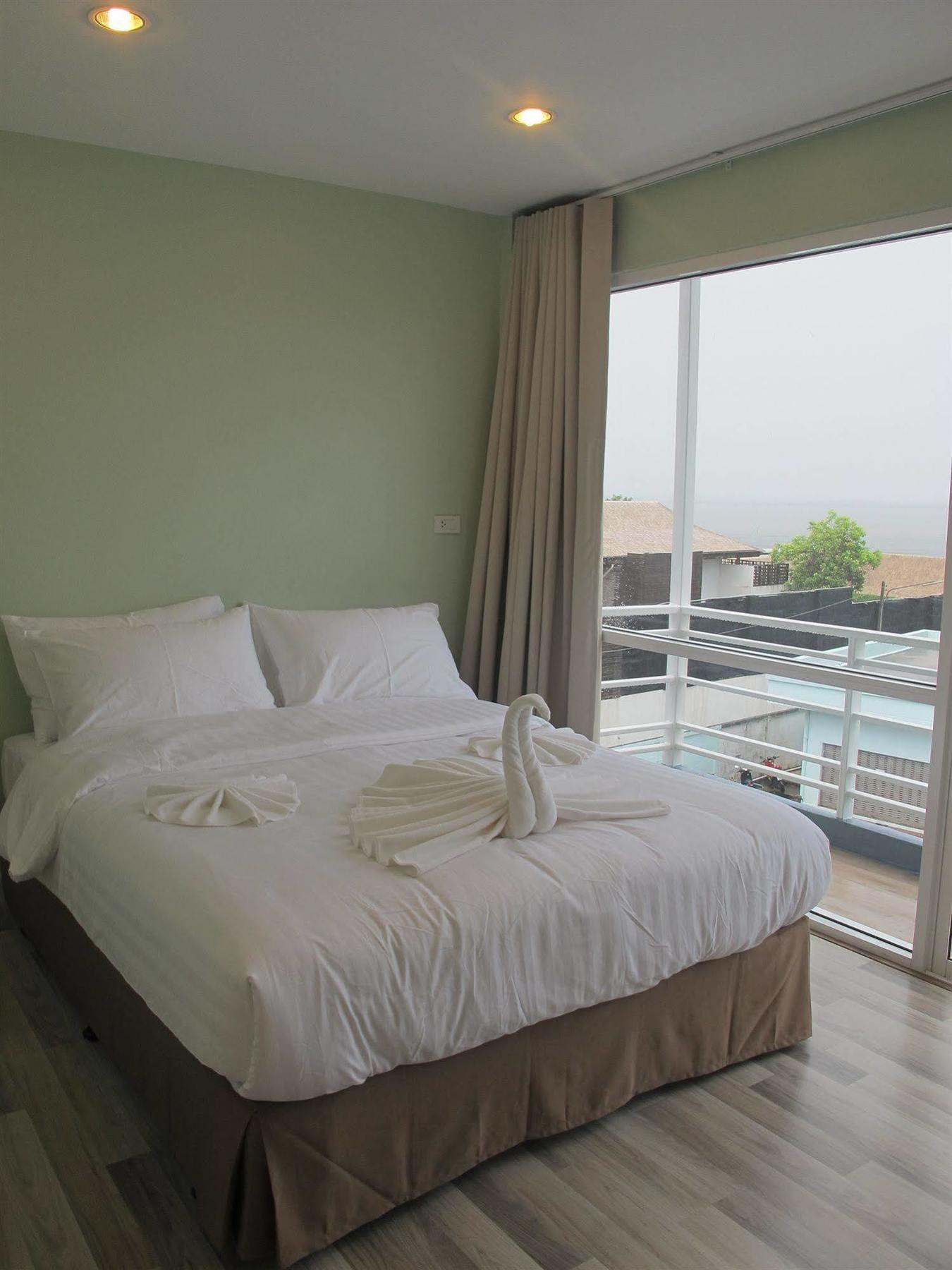 Hotel Nantra HHQ Esterno foto